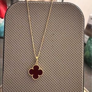 nwot, 18k saudi gold, red carnalian clover necklace